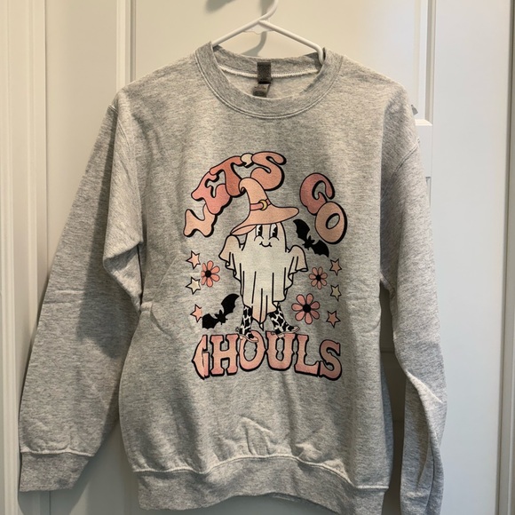 The Unbranded Brand Tops - Fall/Halloween Ghost Let's Go Ghouls Sweatshirt Size Women’s Small
